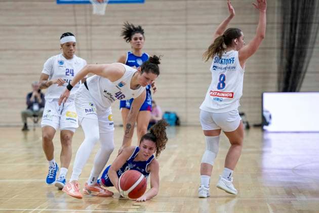 Toyota DBBL 2025 2026 Syntainics MBC vs BC Marburg Halle Saale, Germany 07 December 2025 In the picture from left Romy Bär Baer Halle , Marianna Byvatov Marburg and Anna Suckstorff Halle Halle Saale swh Arena Sachsen Anhalt Germany