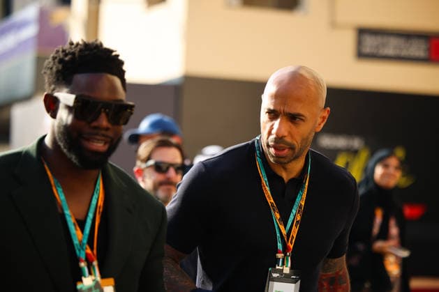 Micah Richards, Thierry Henry, ARE, Formula 1 World Championship, Abu Dhabi Grand Prix, Yas Marina Circuit, Sunday, Race Day, 07 12 2025 ARE, Formula 1 World Championship, Abu Dhabi Grand Prix, United Arab Emirates, Yas Marina Circuit, 07 12 2025 Abu Dhabi Copyright: xEibner-Pressefoto AnnikaxGrafx EP_AGF