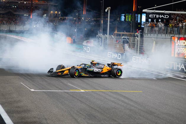 Lando Norris McLaren Formula 1 Team, 04 , Doughnuts, Race, ARE, Formula 1 World Championship, Abu Dhabi Grand Prix, Yas Marina Circuit, Sunday, Race Day, 07 12 2025 ARE, Formula 1 World Championship, Abu Dhabi Grand Prix, United Arab Emirates, Yas Marina Circuit, 07 12 2025 Abu Dhabi Copyright: xEibner-Pressefoto AnnikaxGrafx EP_AGF