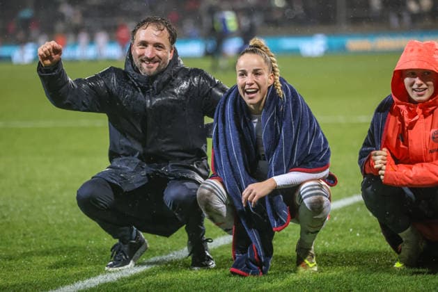 GER, Frankfurt, Eintracht Frankfurt vs FC Bayern Munich, Google Pixel Bundesliga, Football, DFB, Season 2025 2026, Stadion am Brentanobad, 12 Matchday in picture 5 0 win FC Bayern Munich Women after goals against Eintracht Frankfurt, Joy and emotions, Josà Barcala Coach Bayern Munich , Giulia Gwinn Bayern Munich 7 DFB DFL REGULATIONS PROHIBIT ANY USE OF PHOTOGRAPHS AS IMAGE SEQUENCES AND OR QUASI VIDEO, 07 12 2026 Copyright: HMBxMedia HendrikxHamelau