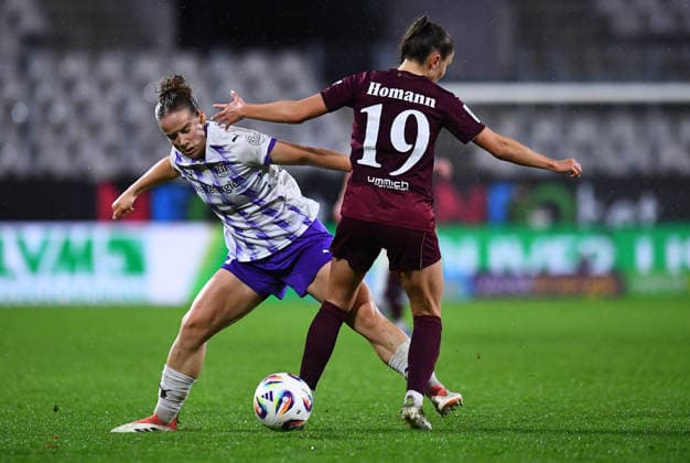 Soccer Google Pixel Womens Bundesliga Season 2025 2026 12 Matchday SGS Essen 1 FC Nürnberg on 07 12 2025 at the stadium at Hafenstraße in Essen Paulina Ruth Eugenie Platner SGS Essen , left Sanja Homann 1 FC Nürnberg , right DFB regulations prohibit any use of photographs as image sequences and or quasi video Nordrhein Westfalen Germany