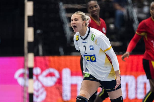 251207 Clara Lerby of Sweden reacts during the 2025 IHF Women™s World Championship handball match between Angola and Sweden on December 7, 2025 in Dortmund Photo Emma Wallskog BILDBYRAN COP 320 EW0607 handball handball handball bbeng vm handball vm handbolls vm ihf handball world championship world handball championship 2025 world championship 2025 angola sverige sweden dam bbauto  Copyright: EMMAxWALLSKOG BB251207EW057