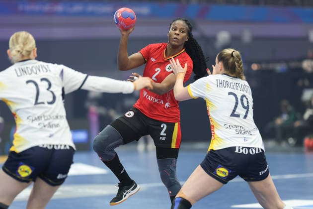 Angola Sweden, IHF Womens Handball World Championship Vilma Nenganga Angola, 2 vs Emma Lindkvist Sweden, 23 and Kristin Thorleifsdottir Sweden, 29 3 Main Round match of the Womens Handball World Championship between Angola and Sweden on December 7, 2025 at Westfalenhalle in Dortmund , Dortmund Nordrhein Westfalen Germany Westfalenhalle