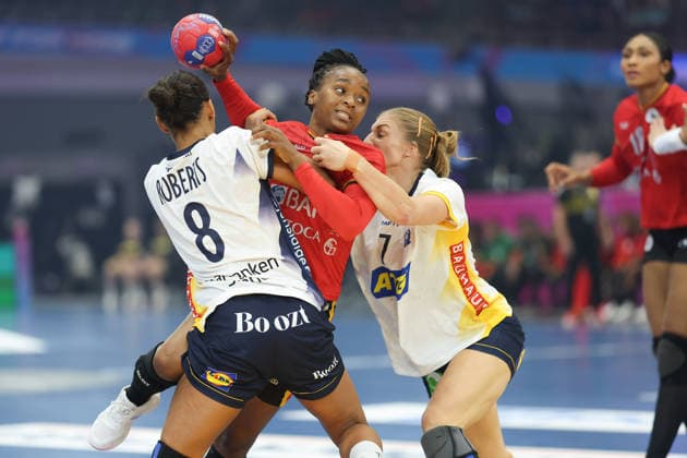 Angola Sweden, IHF Womens Handball World Championship Helena Paulo Angola, 8 against Jamina Roberts Sweden, 8 and Linn Blohm Sweden, 7 3 Main Round Match of the Womens Handball World Championship between Angola and Sweden on December 7, 2025 at the Westfalenhalle in Dortmund , Dortmund Nordrhein Westfalen Germany Westfalenhalle