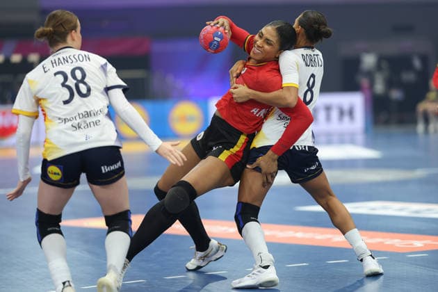 Angola Sweden, IHF Womens Handball World Championship Albertina Kassoma Angola, 10 is clutched by Jamina Roberts Sweden, 8 Left Elin Hansson Sweden, 38 3 Main round match of the Womens Handball World Championship between Angola and Sweden on December 7, 2025 at the Westfalenhalle in Dortmund , Dortmund Nordrhein Westfalen Germany Westfalenhalle