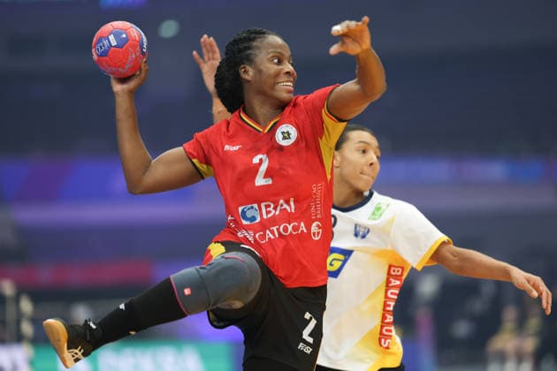 Angola Sweden, IHF Womens Handball World Championship Vilma Nenganga Angola, 2 3 main round match of the Womens Handball World Championship between Angola and Sweden on December 7, 2025 at the Westfalenhalle in Dortmund , Dortmund Nordrhein Westfalen Germany Westfalenhalle