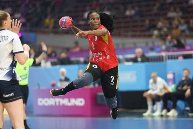 Angola Sweden, IHF Womens Handball World Championship Vilma Nenganga Angola, 2 3 main round match of the Womens Handball World Championship between Angola and Sweden on December 7, 2025 at the Westfalenhalle in Dortmund , Dortmund Nordrhein Westfalen Germany Westfalenhalle