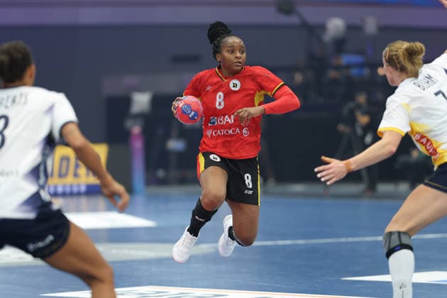 Angola Sweden, IHF Womens Handball World Championship Helena Paulo Angola, 8 3 main round match of the Womens Handball World Championship between Angola and Sweden on December 7, 2025 at the Westfalenhalle in Dortmund , Dortmund Nordrhein Westfalen Germany Westfalenhalle