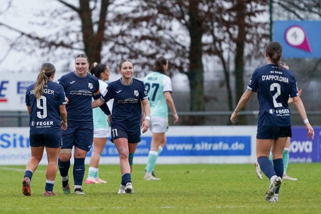 07 12 2025, Football, 2 Womens Bundesliga, 2025 2026, Matchday 12, SC Sand SG 99 Andernach Julia Matuschewski 10 Sand celebrates her goal with Pija Reininger 9 Sand and Leni Fischer 11 Sand