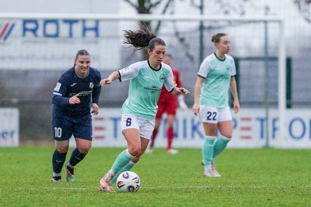 07 12 2025, Football, 2 Womens Bundesliga, 2025 2026, Matchday 12, SC Sand SG 99 Andernach Lisa Kossmann 6 Andernach with the ball at her feet