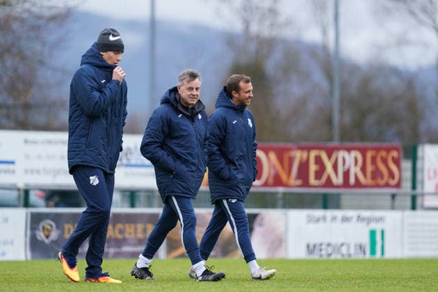 07 12 2025, Football, 2 Womens Bundesliga, 2025 2026, 12 Matchday, SC Sand SG 99 Andernach Head Coach Alexander Fischinger center runs over the case