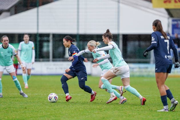 07 12 2025, Football, 2 Womens Bundesliga, 2025 2026, Matchday 12, SC Sand SG 99 Andernach Rio Takizawa 17 Sand is followed by Isabel Pfeiffer 21 Andernach and Carolin Schraa 7 Andernach