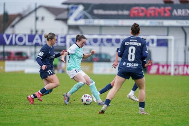 07 12 2025, Football, 2 Womens Bundesliga, 2025 2026, Matchday 12, SC Sand SG 99 Andernach Vanessa Zilligen 15 Andernach tries to assert herself against Leni Fischer 11 Sand