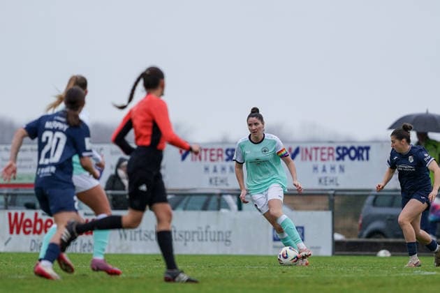 07 12 2025, Football, 2 Womens Bundesliga, 2025 2026, Matchday 12, SC Sand SG 99 Andernach Magdalena Schumacher 23 Andernach with the ball at her feet
