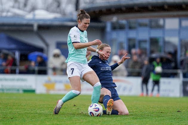 07 12 2025, Football, 2 Womens Bundesliga, 2025 2026, Matchday 12, SC Sand SG 99 Andernach Carolin Schraa 7 Andernach is attacked in the penalty area by Milena Fischer 6 Sand