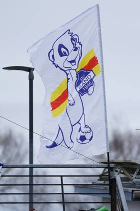 07 12 2025, Football, 2 Womens Bundesliga, 2025 2026, Matchday 12, SC Sand SG 99 Andernach Mascot Sandi with the logo of SC Sand 1946 in his arms and a soccer on a flag