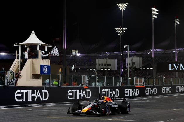 Max Verstappen of the Netherlands and Oracle Red Bull Racing , Race, F1 Grand Prix of Abu Dhabi, am 07 December 2025 in Abu Dhabi, United Arab Emirates Photo by Diogo Cardoso DeFodi Images Max Verstappen of the Netherlands and Oracle Red Bull Racing , Race, F1 Grand Prix of Abu Dhabi, Yas Marina Circuit on December 7, 2025 in Abu Dhabi, United Arab Emirates Photo by Diogo Cardoso DeFodi Images