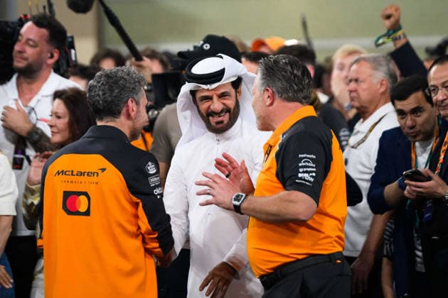F1 Grand Prix of Abu Dhabi Mohammed Ben Sulayem, FIA President, congratulates Andres Stella and Zak Brown of the McLaren F1 Racing Team on Yas Island, Abu Dhabi, on December 7, 2025. Abu Dhabi Abu Dhabi United Arab Emirates  Copyright: xAhmadxAlShehabx originalFilename:alshehab-formula1251207_npFuV.jpg