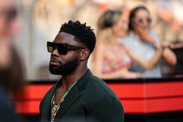 Micah Richards England, former soccer player , UAE, Formula 1 World Championship, Abu Dhabi Grand Prix, Yas Marina Circuit, Race, 07 12 2025 UAE, Formula 1 World Championship, Abu Dhabi Grand Prix, Yas Marina Circuit, Race, 07 12 2025 Yas Marina Island Copyright: xEibner-Pressefoto Memmlerx EP_MMR