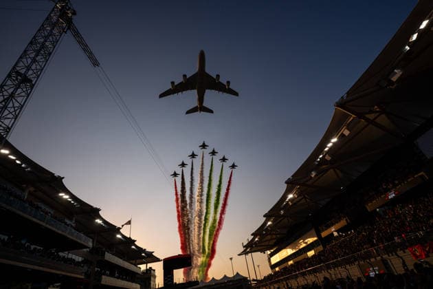 Flyover with Etihad Airbus A380 and Al Fursan Aerobatic Wing over the Starting Grid Starting grid, UAE, Formula 1 World Championship, Abu Dhabi Grand Prix, Yas Marina Circuit, Race, 07 12 2025 UAE, Formula 1 World Championship, Abu Dhabi Grand Prix, Yas Marina Circuit, Race, 07 12 2025 Yas Marina Island Copyright: xEibner-Pressefoto Memmlerx EP_MMR