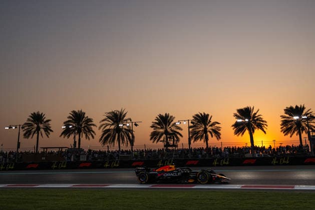 Max Verstappen Oracle Red Bull Racing, Netherlands, 01 in RB21 in the sunset, behind him palm trees and F1 branding, UAE, Formula 1 World Championship, Abu Dhabi Grand Prix, Yas Marina Circuit, Race, 07 12 2025 UAE, Formula 1 World Championship, Abu Dhabi Grand Prix, Yas Marina Circuit, Race, 07 12 2025 Yas Marina Island Copyright: xEibner-Pressefoto Memmlerx EP_MMR