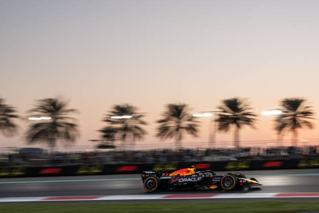 Max Verstappen Oracle Red Bull Racing, Netherlands, 01 in RB21 in the sunset, behind him palm trees and F1 branding, UAE, Formula 1 World Championship, Abu Dhabi Grand Prix, Yas Marina Circuit, Race, 07 12 2025 UAE, Formula 1 World Championship, Abu Dhabi Grand Prix, Yas Marina Circuit, Race, 07 12 2025 Yas Marina Island Copyright: xEibner-Pressefoto Memmlerx EP_MMR
