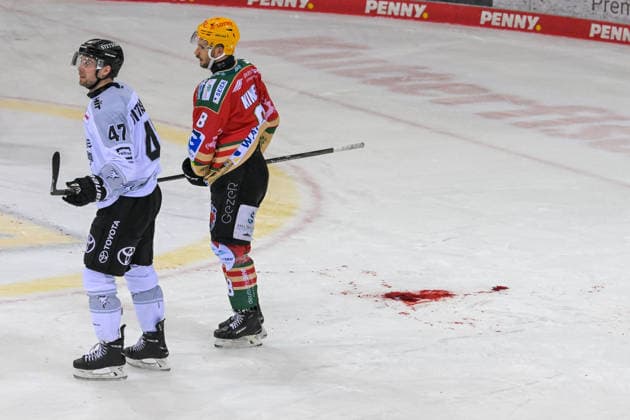 Unterbrechung nach der Verletzung von Christian Wejse (Fischtown Pinguins 65) , Fischtown Pinguins - Koelner Haie, Eishockey, Deutsche Eishockey Liga, DEL, 07.12.2025 Bremerhaven Bremen Deutschland *** Interruption after the injury of Christian Wejse Fischtown Pinguins 65 , Fischtown Pinguins Koelner Haie, Ice Hockey, German Ice Hockey League, DEL, 07 12 2025 Bremerhaven Bremen Germany Copyright: xkolbert-press BurghardxSchreyerx