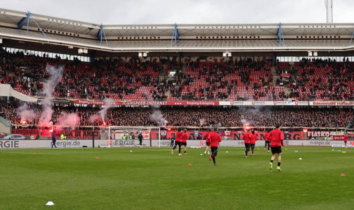 07 12 2025 Soccer Season 2025 2026 2 Soccer Bundesliga 15 Matchday 1 FC Nürnberg FCN Club SpVgg Greuther Fürth Kleeblatt Derby Frankenderby Sportfoto Zink DaMa xdaxmax DFL regulations prohibit any use of photographs as image sequences and or quasi video only for editorial use Clubfan Clubfans FCN Fans Fans Fans with Pyrotechnics Pyro Bengal torches Bengal torches Smoke as the team Team of FCN comes to warm up