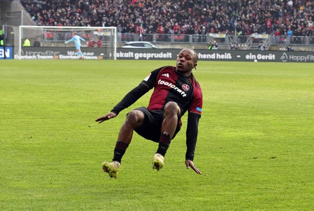 07 12 2025 Soccer Season 2025 2026 2 Soccer Bundesliga 15 Matchday 1 FC Nürnberg FCN Club SpVgg Greuther Fürth Kleeblatt Derby Frankenderby Sportfoto Zink DaMa xdaxmax DFL regulations prohibit any use of photographs as image sequences and or quasi video only for editorial use Jubel Freude Torjubel nach Tor zum 2 1 Mohamed Ali Zoma 23, 1 FC Nuremberg FCN rejoices goal scorer Mohamed Ali Zoma 23, 1 FC Nuremberg FCN Mohamed Ali Zoma 23, 1 FC Nuremberg FCN with somersault