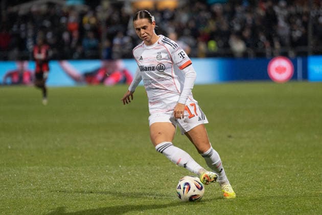 07 12 2025, xhfmx, Soccer Google Pixel Women Bundesliga, Eintracht Frankfurt FC Bayern Klara Bühl FC Bayern München, 17 DFL DFB REGULATIONS PROHIBIT ANY USE OF PHOTOGRAPHS as IMAGE SEQUENCES and or QUASI VIDEO Frankfurt am Main