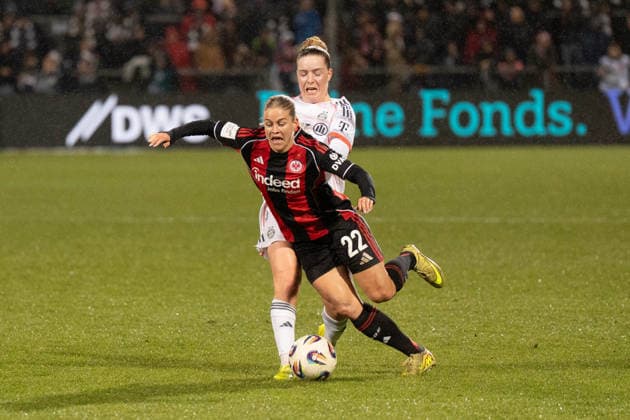 07 12 2025, xhfmx, Soccer Google Pixel Women Bundesliga, Eintracht Frankfurt FC Bayern Alara Åžehitler FC Bayern Munich, 14 fouls Nadine Riesen Eintracht Frankfurt, 22 DFL DFB REGULATIONS PROHIBIT ANY USE OF PHOTOGRAPHS as IMAGE SEQUENCES and or QUASI VIDEO Frankfurt am Main