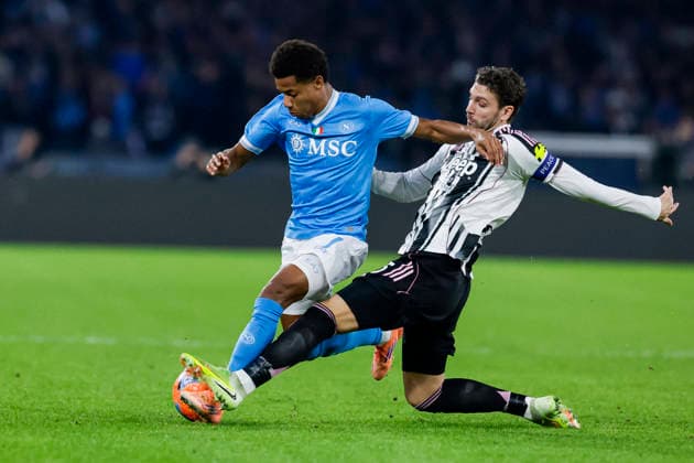 SSC Napoli vs Juventus Napoli s Brazilian forward David Neres challenges for the ball with juventus Italian midfielder Manuel Locatelli during the Serie A football match between SSC Napoli vs Juventus at the Diego Armando Maradona Stadium in Naples, on December 07, 2025. _BPH4624_1 Copyright: xAntonioxBalascox