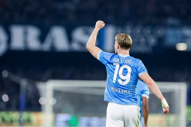 SSC Napoli vs Juventus Napoli s Danish forward Rasmus Hojlund celebrates after scoring a goal during the Serie A football match between SSC Napoli vs Juventus at the Diego Armando Maradona Stadium in Naples, on December 07, 2025. _BPH4842_1 Copyright: xAntonioxBalascox
