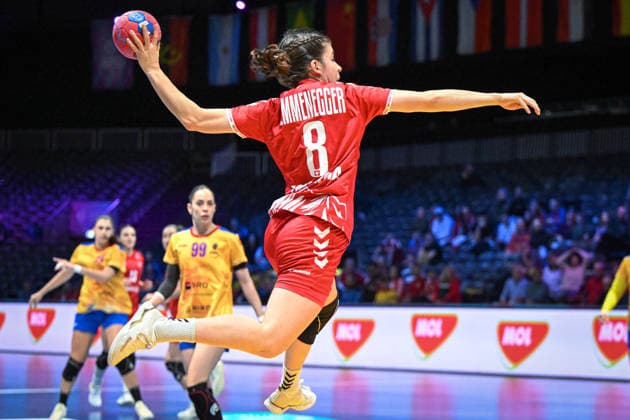 Netherlands, Handball, Womens World Championship 2025, Switzerland vs. Romania, 07 12 2025, Ahoy Arena, Rotterdam, Netherlands, Mia Emmenegger Switzerland, 8 on jump shot from right wing Copyright: xMarkusxVerwimpx