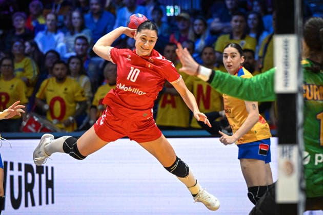 Netherlands, Handball, Womens World Championship 2025, Switzerland vs. Romania, 07 12 2025, Ahoy Arena, Rotterdam, Netherlands, Daphne Gautschi Switzerland, 10 on jump shot Copyright: xMarkusxVerwimpx