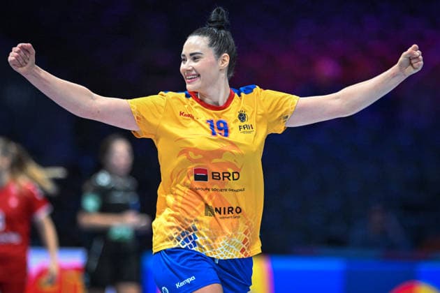 Netherlands, Handball, Womens World Championship 2025, Switzerland vs. Romania, 07 12 2025, Ahoy Arena, Rotterdam, Netherlands, Maryia Skrobic Romania, 19 cheers for a goal Copyright: xMarkusxVerwimpx