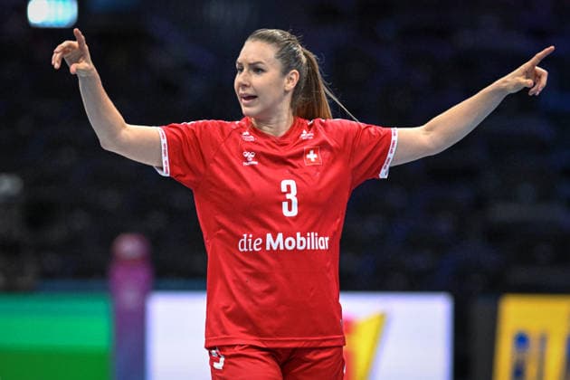 Netherlands, Handball, Womens World Championship 2025, Switzerland vs. Romania, 07 12 2025, Ahoy Arena, Rotterdam, Netherlands, Kerstin Kündig Switzerland, 3 gestures Copyright: xMarkusxVerwimpx