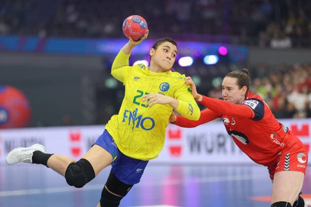 Norway Brazil, IHF Womens Handball World Championship Giulia Guarieiro Brazil, 23 vs Ingvild Bakkerud Norway, 21 3 Main round match of the Womens Handball World Championship between Norway and Brazil on December 7, 2025 at the Westfalenhalle in Dortmund , Dortmund Nordrhein Westfalen Germany Westfalenhalle