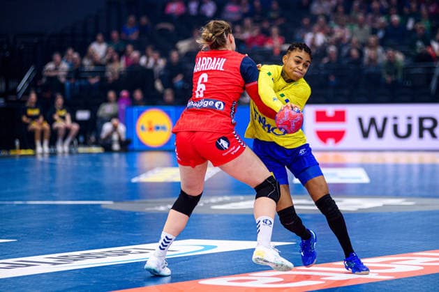 DORTMUND, GERMANY - 7 DECEMBER, 2025: Aardahl Maren Nyland, De Paula Bruna - Women s Handball World Championship, WM, Weltmeisterschaft 2025 Norway vs Brazil at Westfallenhalle.  Copyright: xVitaliixKliuievx
