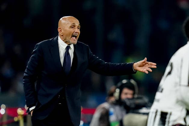 SSC Napoli v Juventus FC - Serie A Enilive Luciano Spalletti Head Coach of Juventus FC yells during the serie Serie A Enilive match between SSC Napoli and Juventus FC at Stadio Diego Armando Maradona on December 7, 2025 in Naples, Italy Naples Stadio Diego Armando Maradona Naples Italy Copyright: xGiuseppexMaffiax 251207_SerieA_Napoli-Juventus_08110