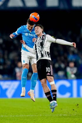 SSC Napoli v Juventus FC - Serie A Enilive Amir Rrahmani of SSC Napoli and Kenan Yildiz of Juventus FC jump for the ball during the serie Serie A Enilive match between SSC Napoli and Juventus FC at Stadio Diego Armando Maradona on December 7, 2025 in Naples, Italy Naples Stadio Diego Armando Maradona Naples Italy Copyright: xGiuseppexMaffiax 251207_SerieA_Napoli-Juventus_08146