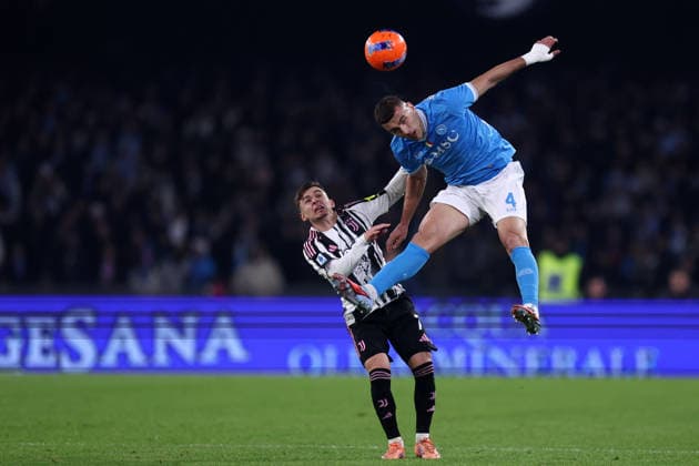 Alessandro Buongiorno (Ssc Napoli) und Francisco Conceicao (Juventus FC) battle for the ball, Serie A, Ssc Napoli v Juventus Fc, Diego Maradona, December 7, 2025, Napoli, Italy.