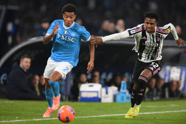7th December 2025, Stadio Diego Armando Maradona, Naples, Italy; Serie A Football; Napoli versus Juventus; David Neres of S.S.C. Napoli under pressure from Juan Cabal of Juventus F.C.  AllShotLive