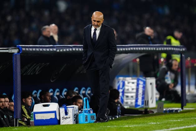 SSC Napoli v Juventus FC - Serie A Enilive Luciano Spalletti Head Coach of Juventus FC looks dejected during the serie Serie A Enilive match between SSC Napoli and Juventus FC at Stadio Diego Armando Maradona on December 7, 2025 in Naples, Italy Naples Stadio Diego Armando Maradona Naples Italy Copyright: xGiuseppexMaffiax 251207_SerieA_Napoli-Juventus_09436