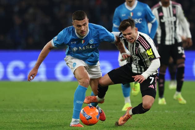 Alessandro Buongiorno of SSC Napoli and Francisco Conceicao of Juventus FC compete for the ball during the Serie A 2025 2026 football match between SSC Napoli and Juventus FC at Diego Armando Maradona stadium in Naples (Italy), December 07th, 2025. CesarexPurini