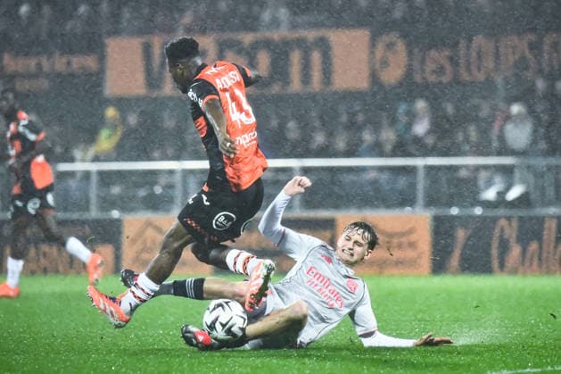 FOOTBALL : FC Lorient vs Olympique Lyonnais - Ligue 1 - JournÃ e 15 - 07 12 2025 Tyler Morton (OL) Arsene Kouassi (FC Lorient) LorientFrance  Copyright: xBaptistexAutissierx