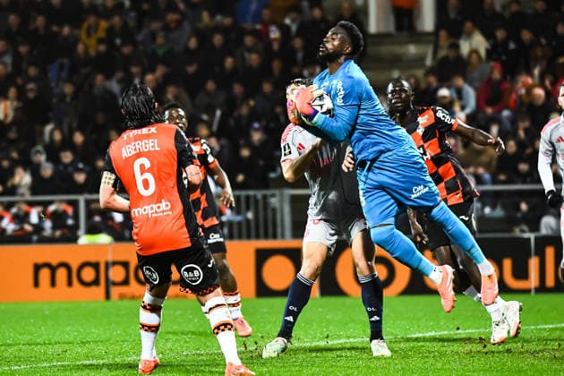 FOOTBALL : FC Lorient vs Olympique Lyonnais - Ligue 1 - JournÃ e 15 - 07 12 2025 Yvon Mvogo (FC Lorient) LorientFrance  Copyright: xBaptistexAutissierx