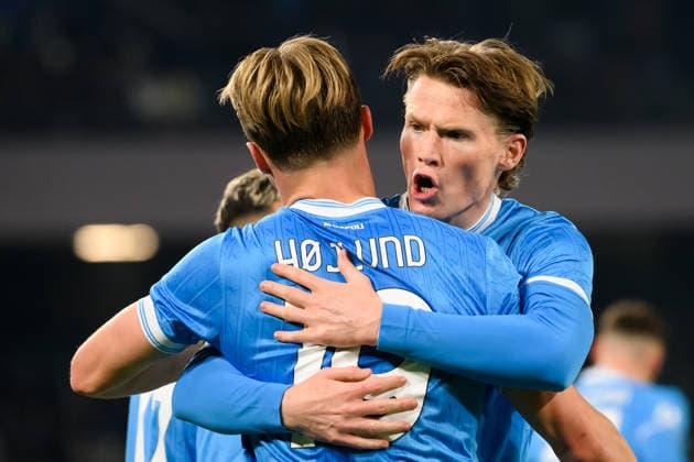 Rasmus Hojlund of SSC Napoli celebrates with Scott McTominay after scoring the goal of 1-0 during the Serie A 2025 2026 football match between SSC Napoli and Juventus FC at Diego Armando Maradona stadium in Naples (Italy), December 7, 2025. andreaxstaccioli