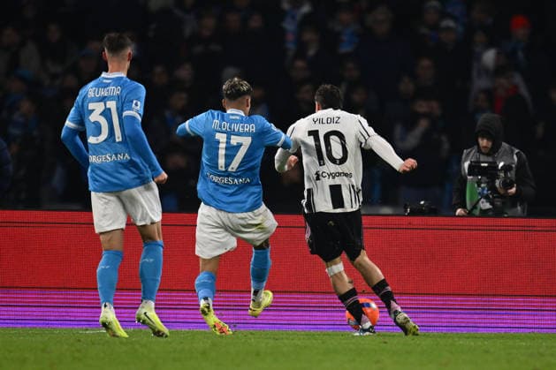 Kenan Yildiz of Juventus F.C. scores the goal for 1-1 during the 14th day of the Serie A Championship between S.S.C. Napoli and Juventus F.C. at the Diego Armando Maradona Stadium on December 7, 2025 in Naples, Italy.  Copyright: xDomenicoxCippitelli IPAxSportx xipa-agency.netx xx IPA_68893716 IPA_Agency_IPA68893716