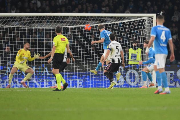Foto IPP Roberto Ramaccia Napoli 7 12 2025 Campionato di Calcio Serie A 2025 2026 Napoli vs Juventus Nella foto Rasmus Hojlund segn il gol del 2-1 Italy Photo Press - World Copyright Napoli italy Italia ITALY  Copyright: xR4924_italyphotopressx